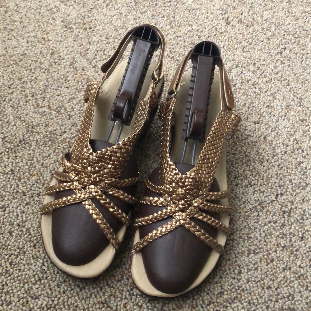 J-41 Velcro Back Sandals Size 10